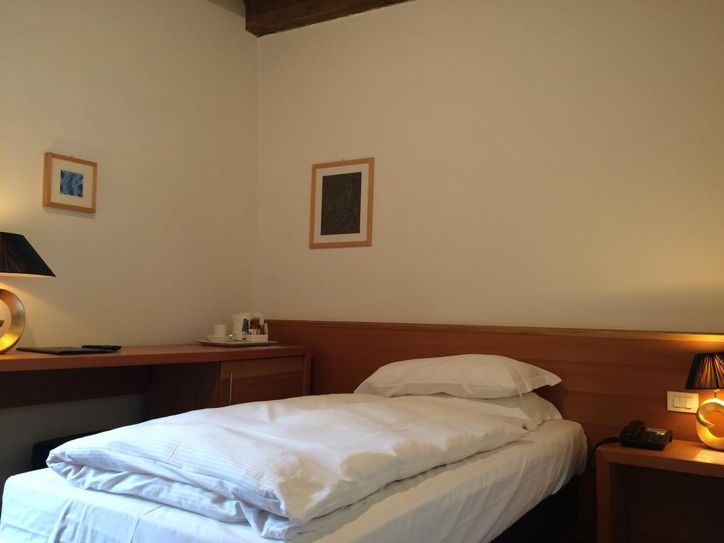 Hotel Relais Palazzo Lodron Rovereto  Zimmer foto